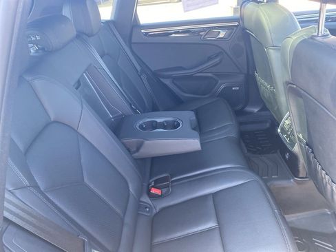 Used 2022 Porsche Macan image 12