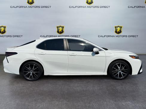 Used 2022 Toyota Camry SE FWD image 6