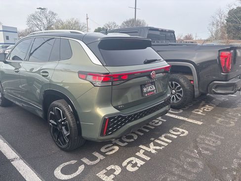 Used 2025 Volkswagen Tiguan SEL R-Line image 25