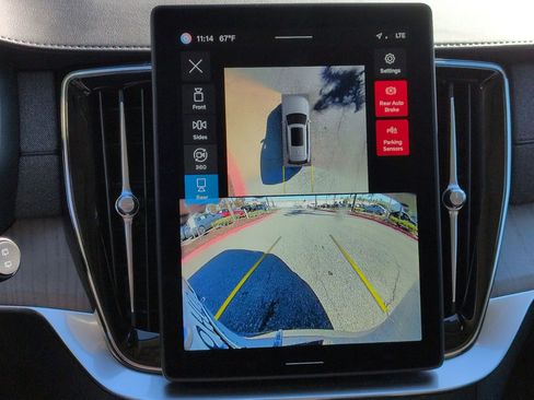 Used 2025 Volvo XC90 B5 Ultra w/ Protection Package Premier image 25