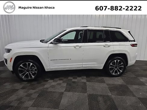 Used 2023 Jeep Grand Cherokee Overland AWD/4WD image 6