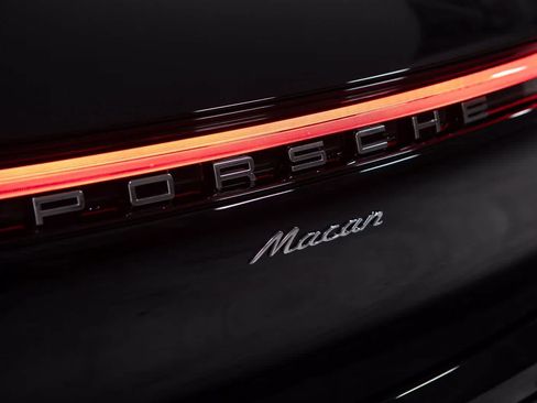 Certified 2025 Porsche Macan image 35