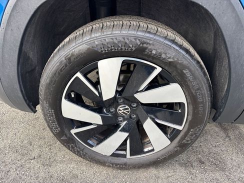 Used 2025 Volkswagen Atlas Cross Sport SE image 30