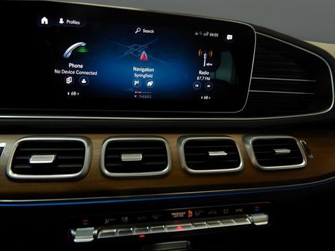 Used 2022 Mercedes-Benz GLS 450 4MATIC image 18