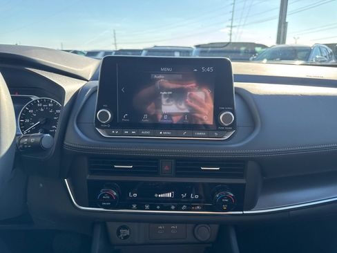 Used 2025 Nissan Rogue SV FWD image 18