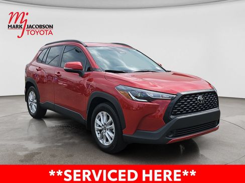 Used 2024 Toyota Corolla Cross LE w/ Moonroof Package FWD image 5