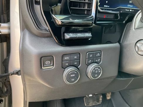 Used 2022 Chevrolet Silverado 1500 ZR2 w/ Technology Package AWD/4WD image 10