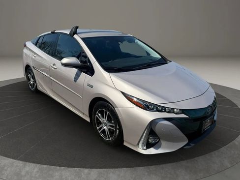 Used 2019 Toyota Prius Prime Advanced image 5