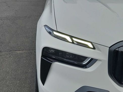 Used 2026 BMW X7 xDrive40i w/ M Sport Package image 9