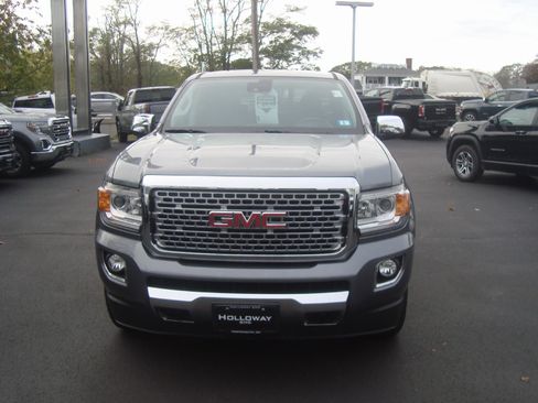 Used 2020 GMC Canyon Denali image 2