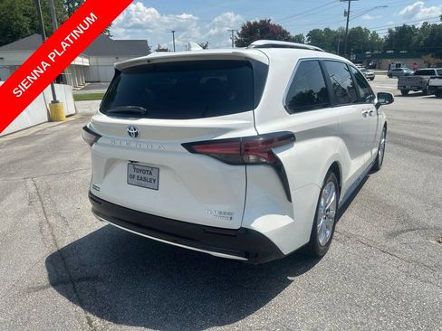 Used 2021 Toyota Sienna Platinum FWD image 8