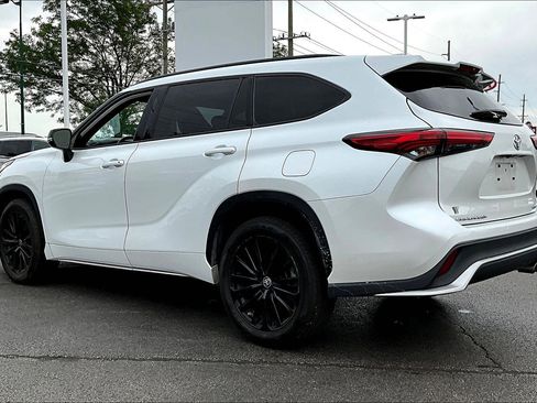 Used 2023 Toyota Highlander XSE AWD/4WD image 3