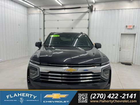 Used 2026 Chevrolet Suburban LT w/ Comfort Package AWD/4WD image 7