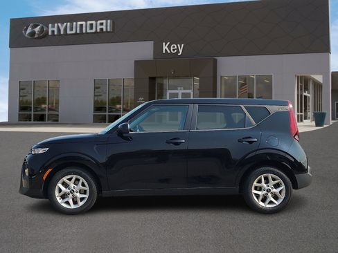 Used 2022 Kia Soul LX w/ Technology Package FWD image 6