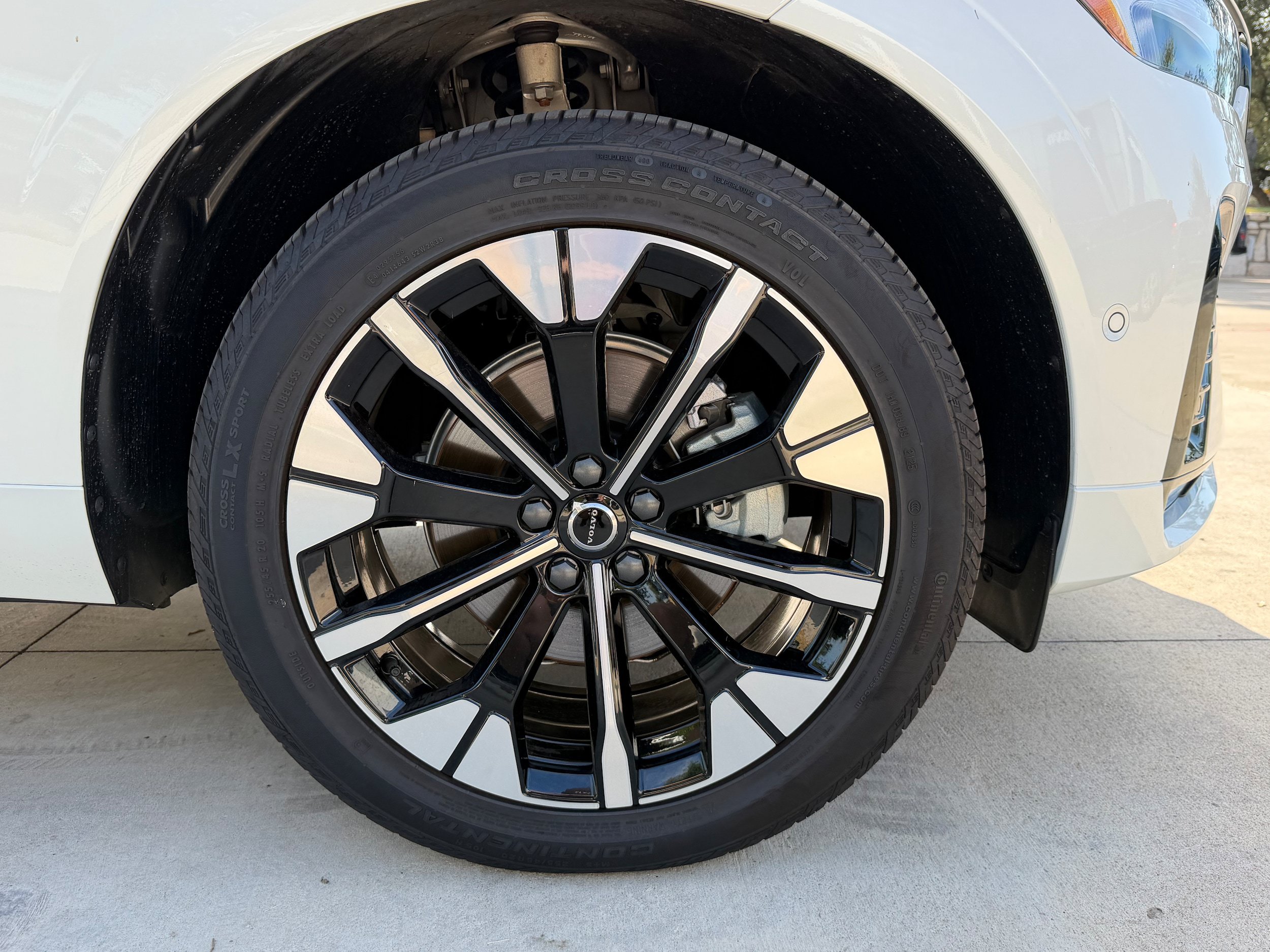 Certified 2026 Volvo XC60 B5 Plus w/ Climate Package PRO AWD/4WD image 9