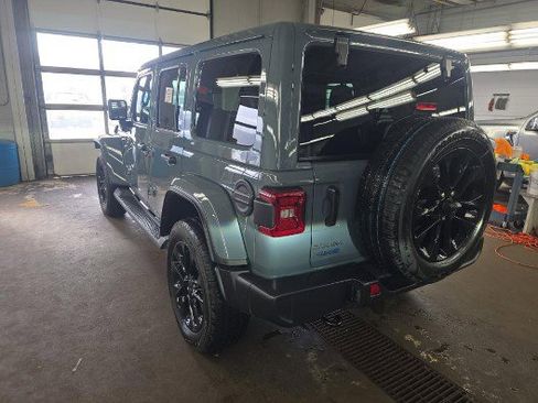 Used 2025 Jeep Wrangler Sahara image 6