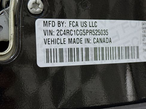 Used 2023 Chrysler Voyager LX image 40