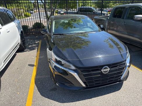 Used 2023 Nissan Altima 2.5 SV w/ SV Premium Package image 13