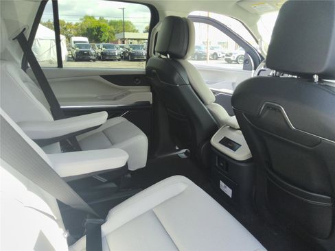 New 2026 Lincoln Navigator L Premier image 23