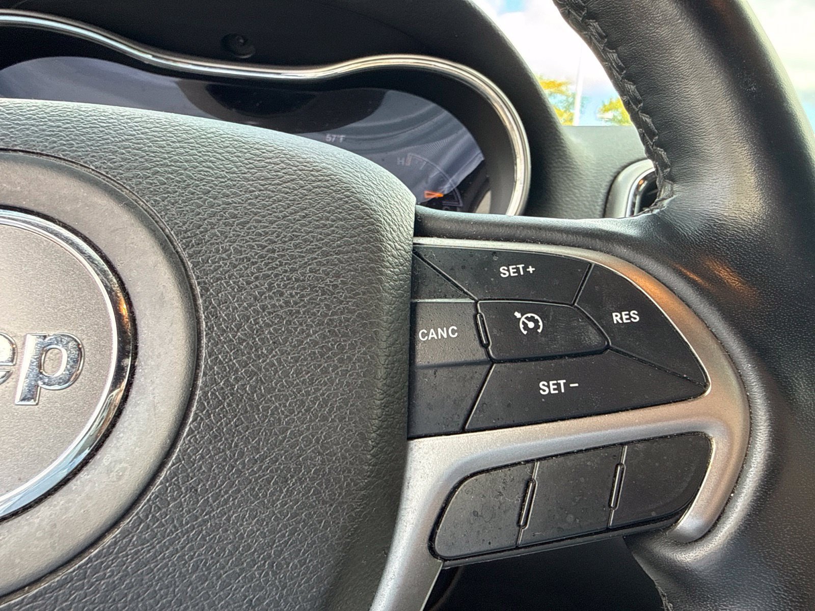 Used 2021 Jeep Grand Cherokee Laredo w/ Security & Convenience Group AWD/4WD image 29