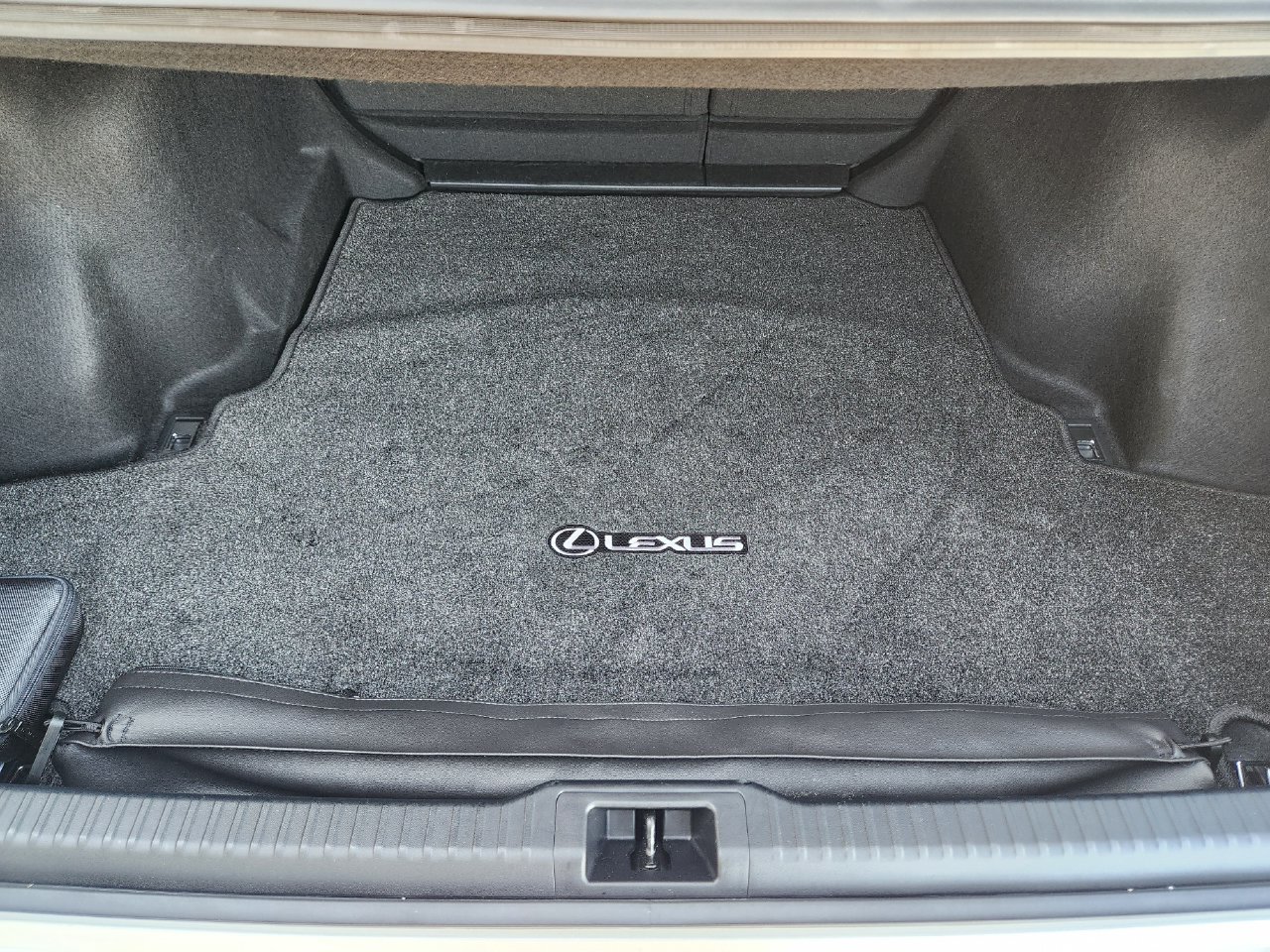 Used 2023 Lexus IS 300 AWD w/ Premium Package image 31