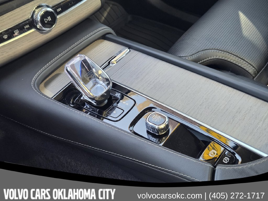 Certified 2024 Volvo XC90 T8 Ultimate w/ Lounge Package AWD/4WD image 16