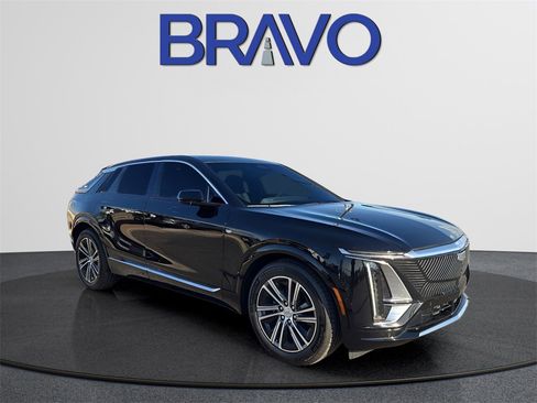 New 2025 Cadillac Lyriq Luxury image 2