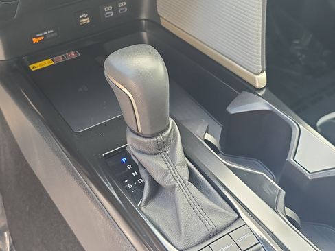 Used 2025 Toyota Camry SE image 26