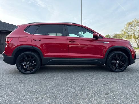 Used 2023 Volkswagen Taos SE w/ Panoramic Sunroof Package AWD/4WD image 6