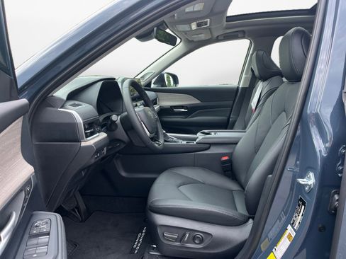 New 2026 Toyota Grand Highlander Limited FWD image 9