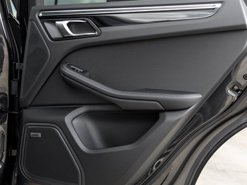 Certified 2026 Porsche Macan AWD/4WD image 35