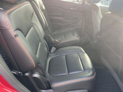 Used 2022 GMC Acadia AT4 w/ Technology Package image 16