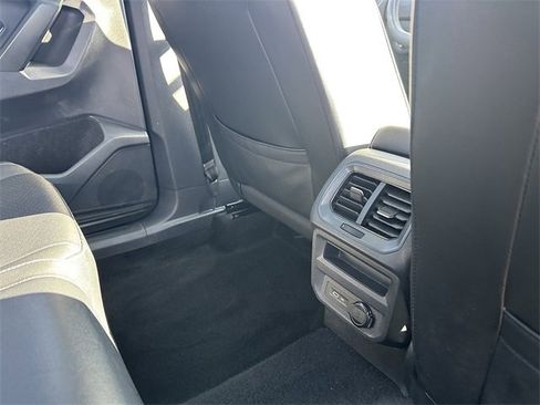 Used 2021 Volkswagen Tiguan SE image 38