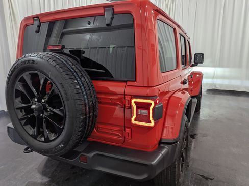 Used 2025 Jeep Wrangler Unlimited Sahara image 21