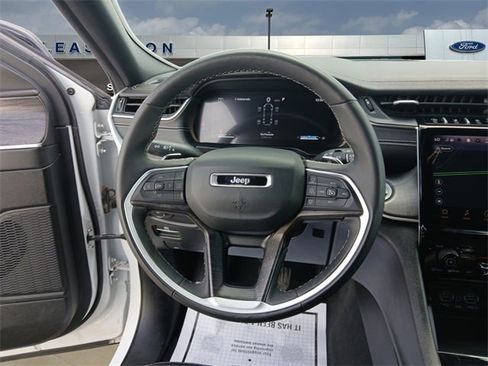 Used 2024 Jeep Grand Cherokee L Limited w/ Luxury Tech Group II image 12