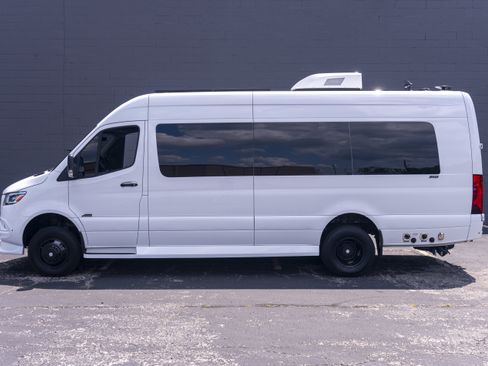 Used 2023 Mercedes-Benz Sprinter 3500 image 6