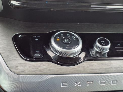 Used 2025 Ford Expedition Max Platinum AWD/4WD image 15