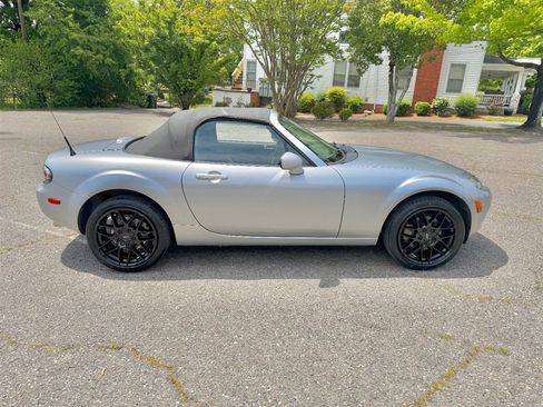 Used 2006 MAZDA MX-5 Miata Sport w/ Suspension Pkg RWD image 6