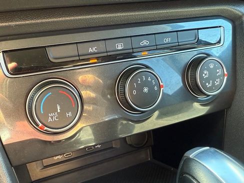 Used 2020 Volkswagen Tiguan S image 32