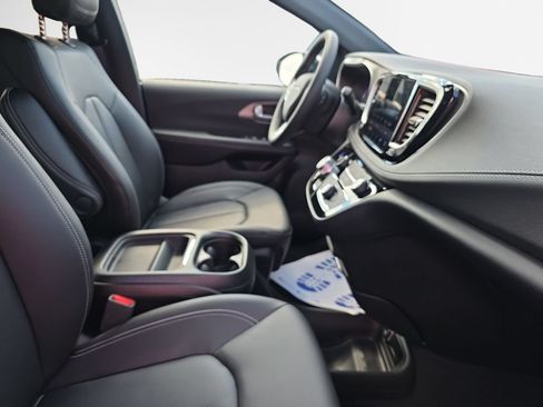 New 2027 Chrysler Pacifica Select AWD/4WD image 24