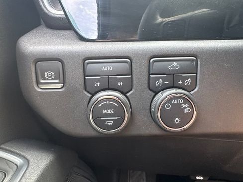 Used 2024 Chevrolet Silverado 1500 LT AWD/4WD image 5