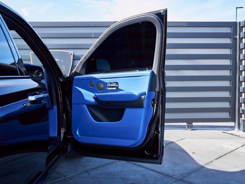 Used 2021 Rolls-Royce Cullinan Black Badge image 24