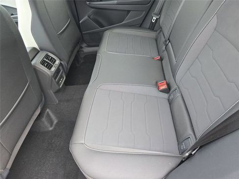 New 2026 Volkswagen Taos SE image 12