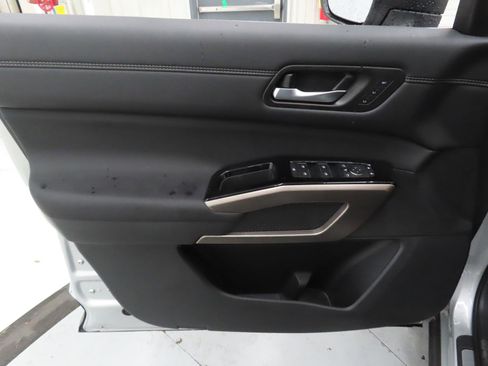 Used 2025 Nissan Pathfinder Platinum w/ Cargo Package image 9