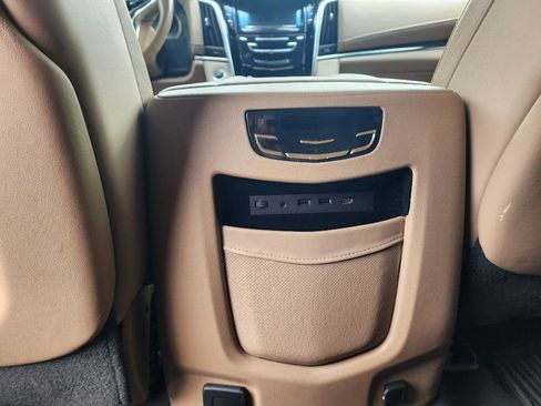 Used 2019 Cadillac Escalade Platinum AWD/4WD image 11