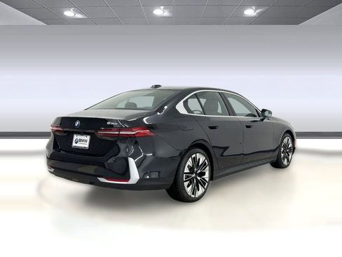 New 2026 BMW 530i RWD image 9