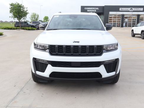 New 2026 Jeep Grand Cherokee Limited AWD/4WD image 10