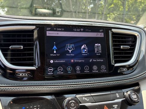 Used 2020 Chrysler Pacifica Limited FWD image 20