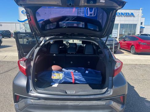 Used 2021 Toyota C-HR Limited FWD image 19