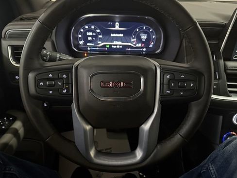 Used 2023 GMC Yukon SLT w/ SLT Luxury Package image 17